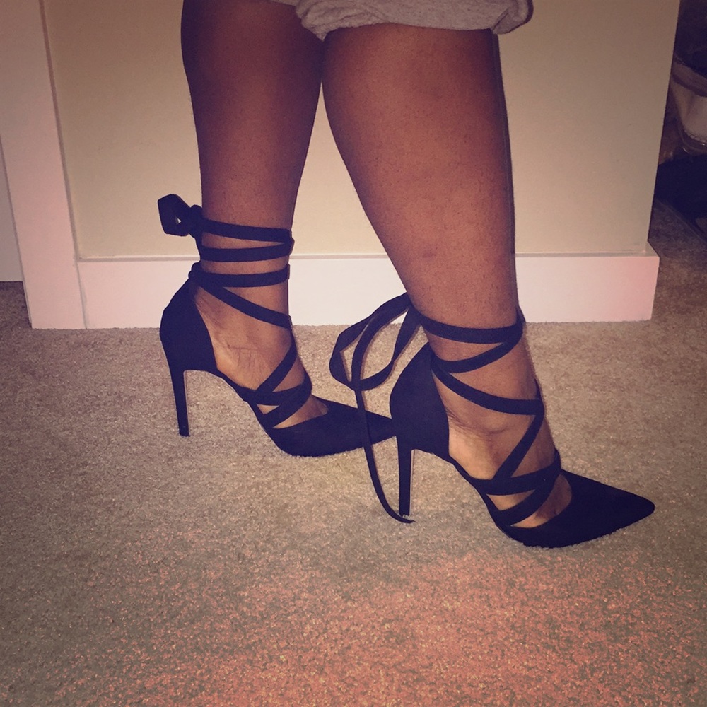 Aldo size 8.5 all black heels