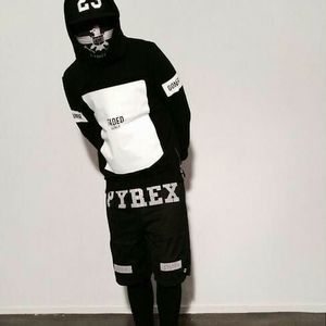 Meet your Posher, Ellis