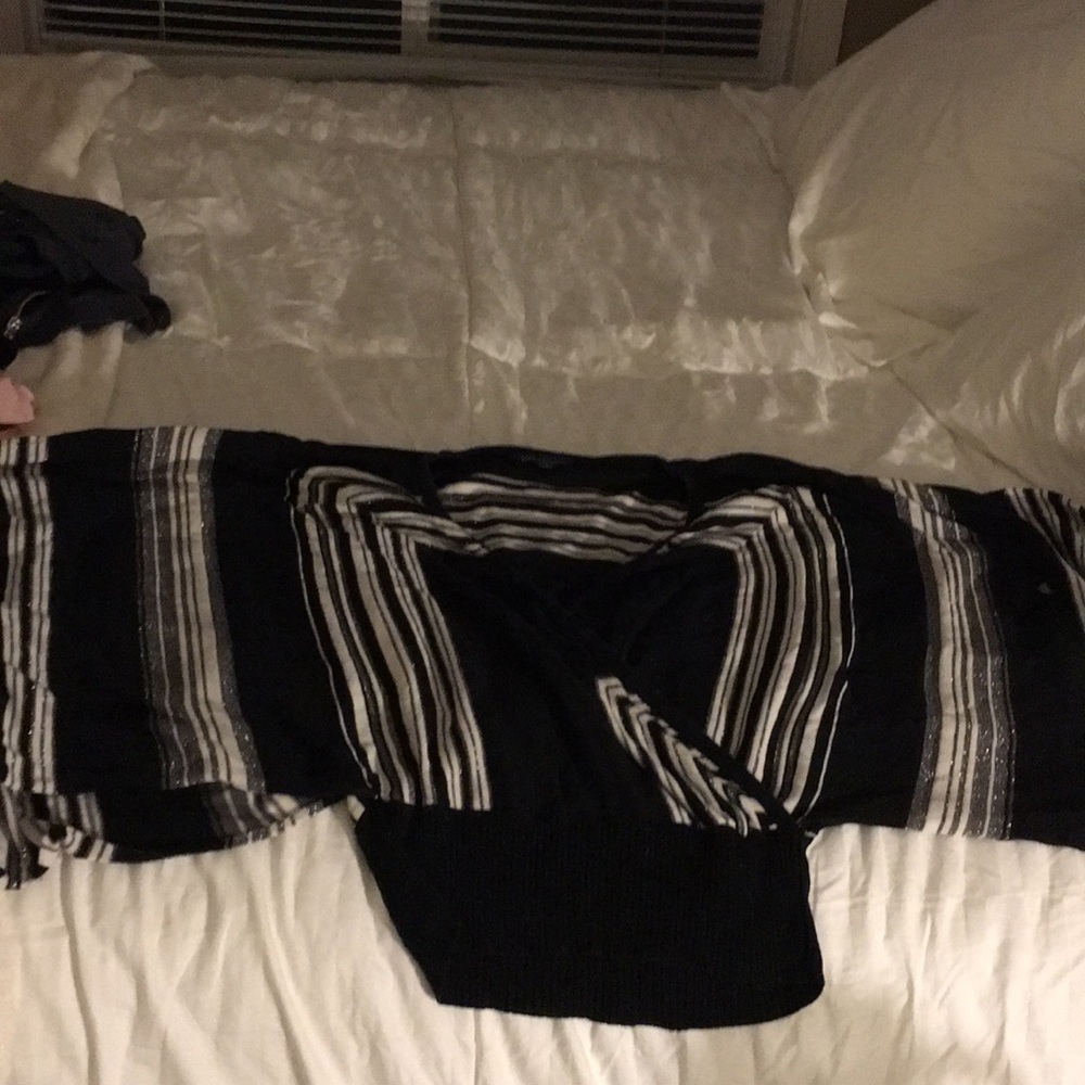 V neck batwing sleeve 70’s style sweater from bebe