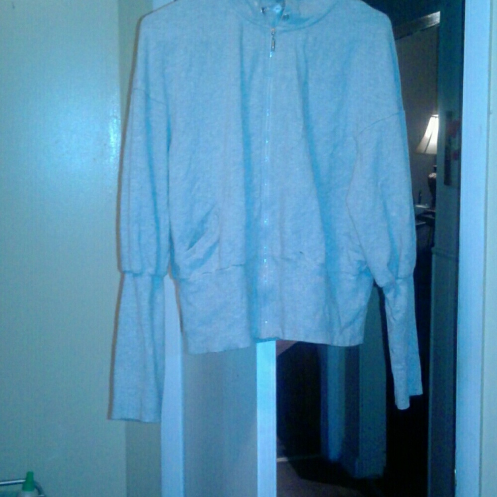 Fitted sleeve coat