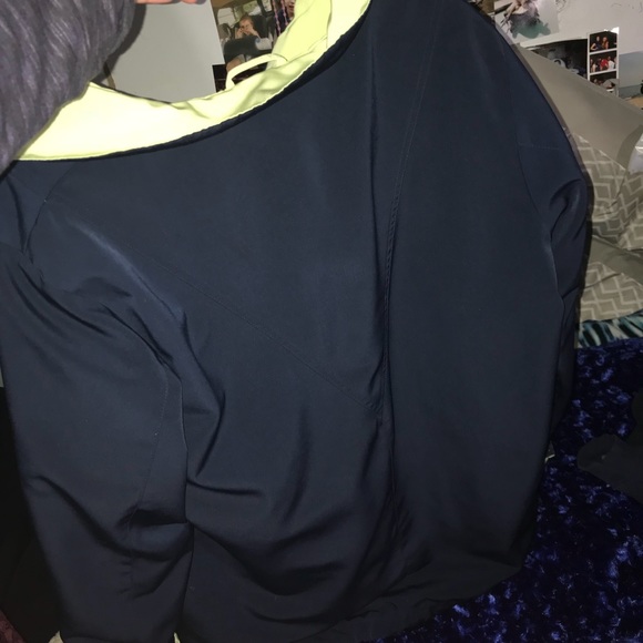 very comfortable blue and green rain jacket coat! - Picture 3 of 6