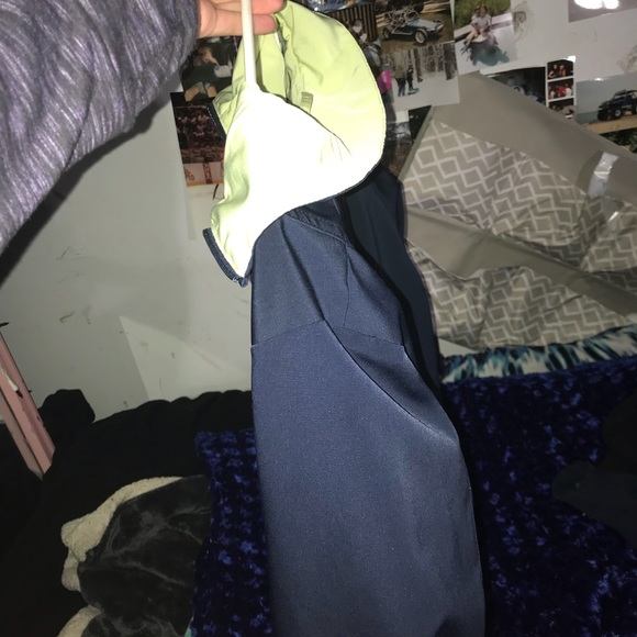very comfortable blue and green rain jacket coat! - Picture 4 of 6