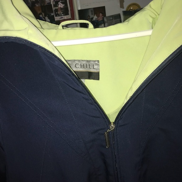 very comfortable blue and green rain jacket coat! - Picture 5 of 6