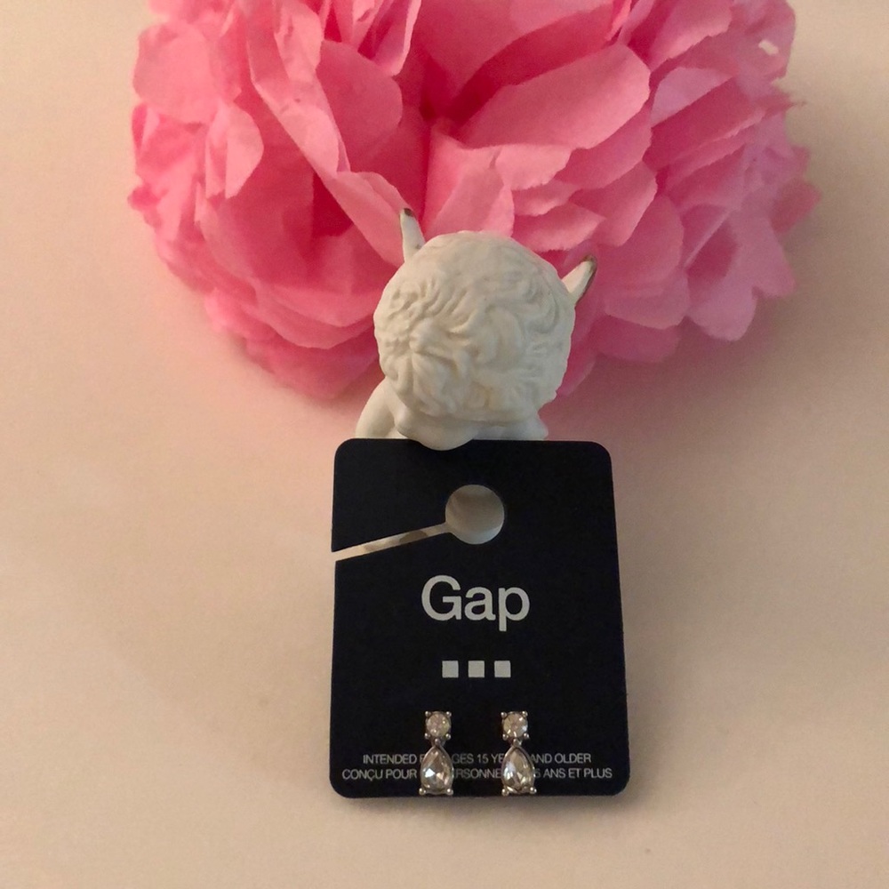 🎀🌷Sweet Gap Cz Studs earring - Picture 1 of 3