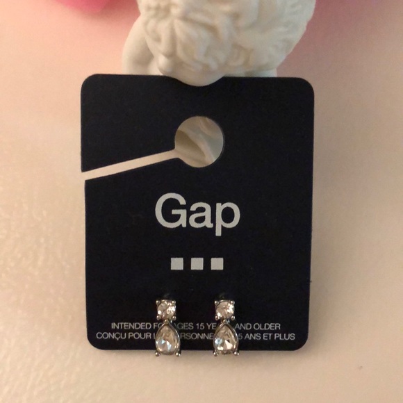 🎀🌷Sweet Gap Cz Studs earring - Picture 2 of 3