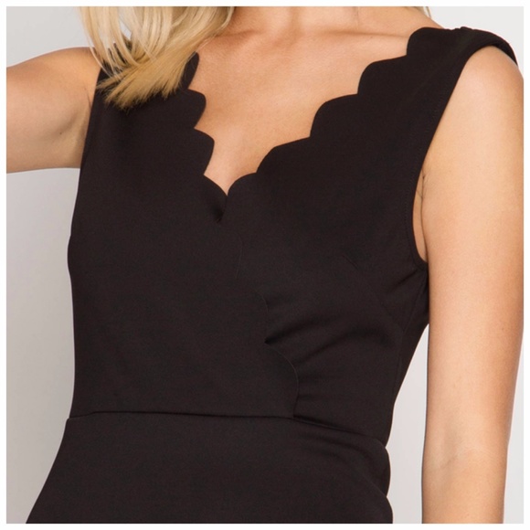 🦋MAKE AN OFFER!🦋 Black Dress With Scalloped Trim - Picture 2 of 2
