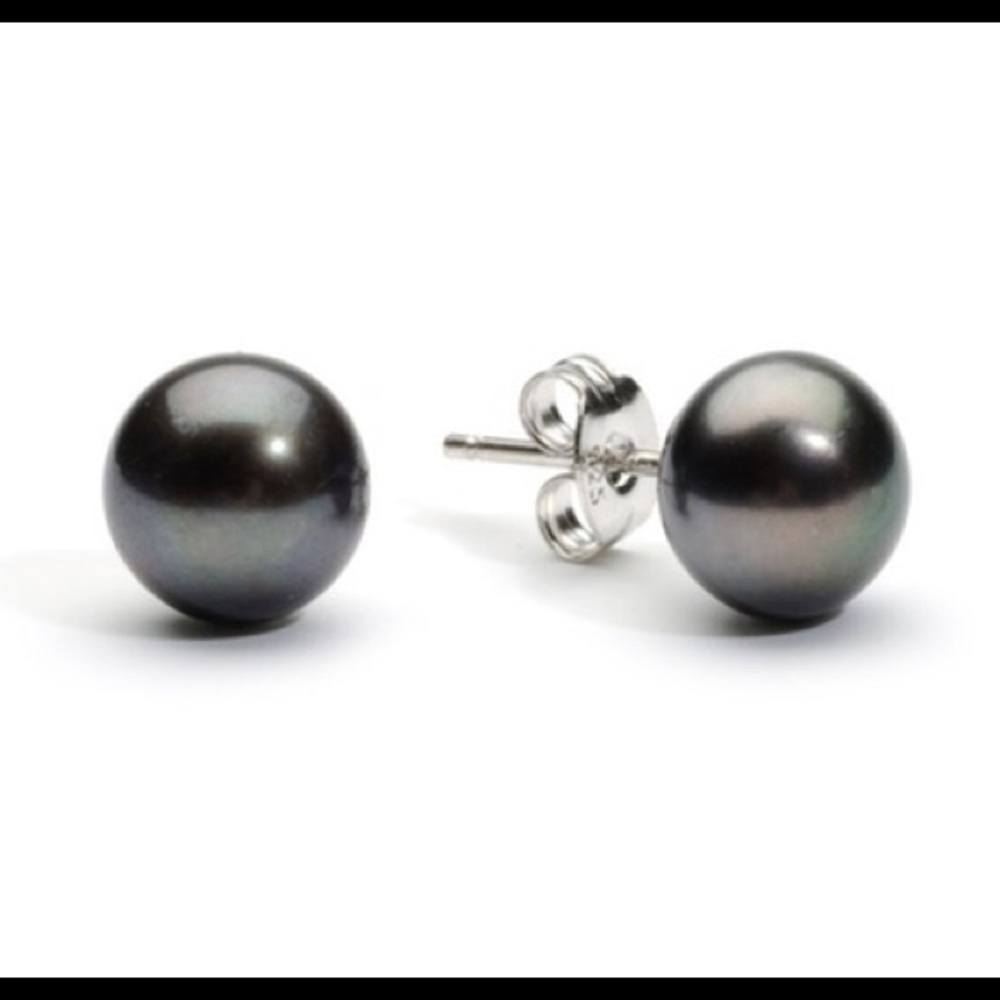 Black pearl studs