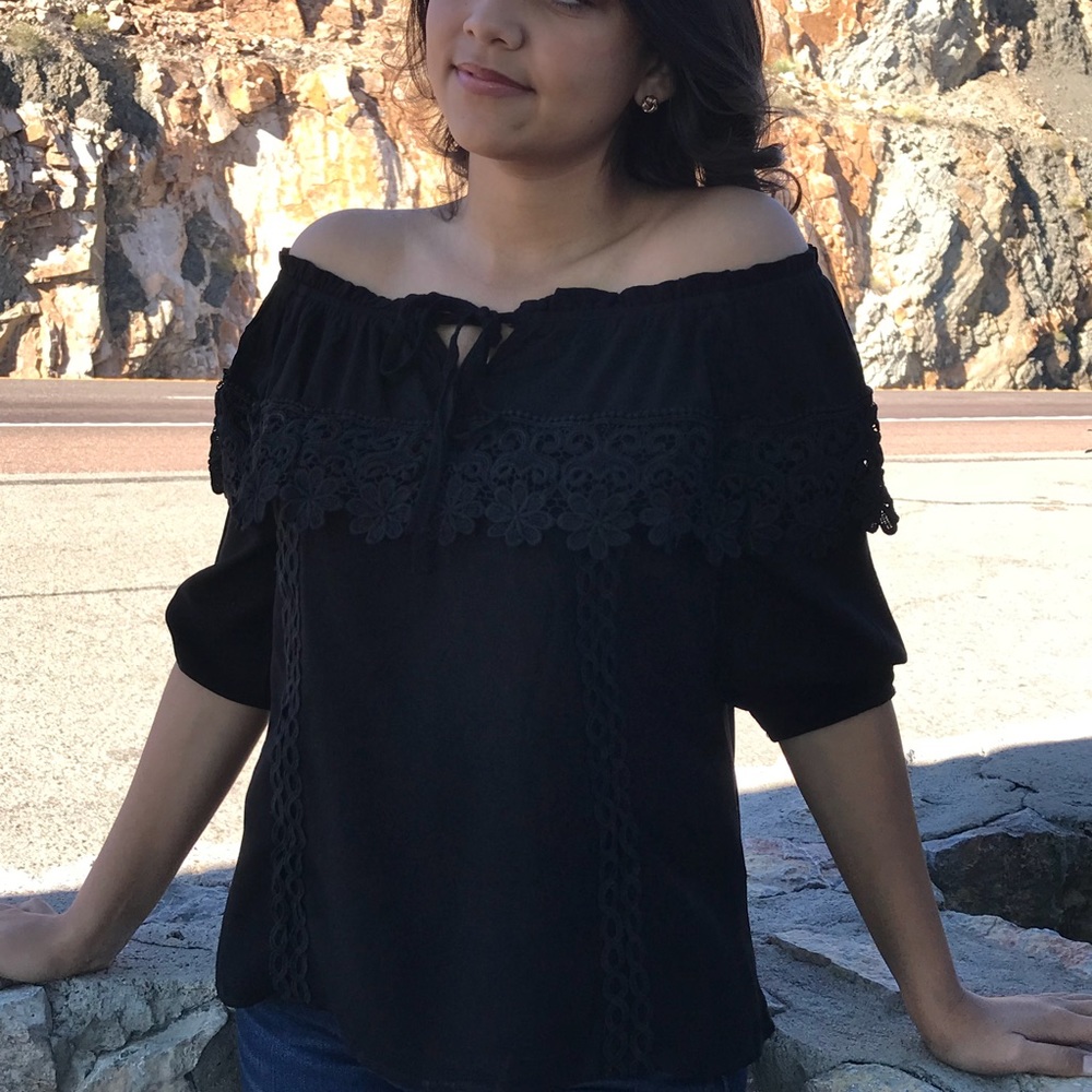 🛍Off the Shoulders Lace Boho Peasant Top🛍