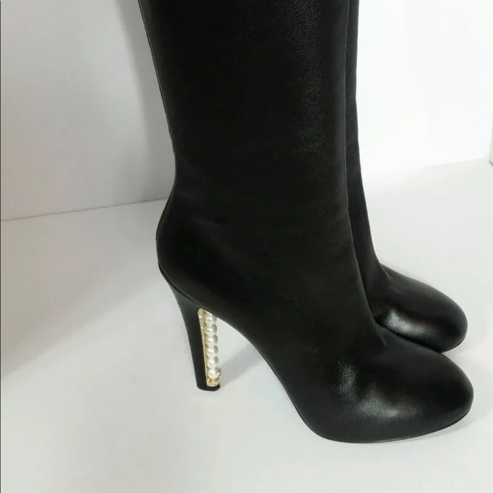 Auth. Chanel pearl heal boots size 40.5