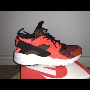 Red & Black Huarache Run Ultra