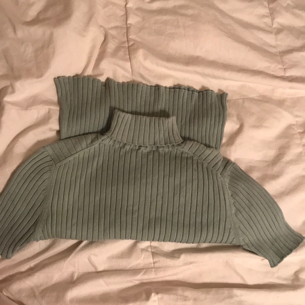 Light blue turtle neck half sleeve