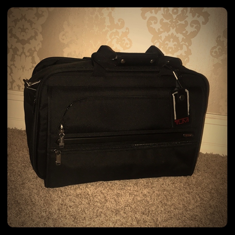 NWT Tumi Small Expandable Carry On