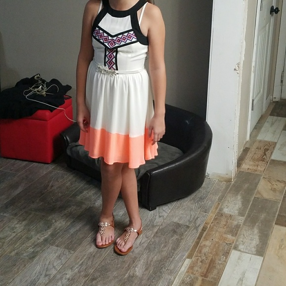 Cute white dress with color block accents - Picture 2 of 2