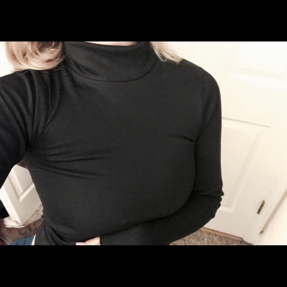 Black H&M long sleeved turtle neck top (NWOT)