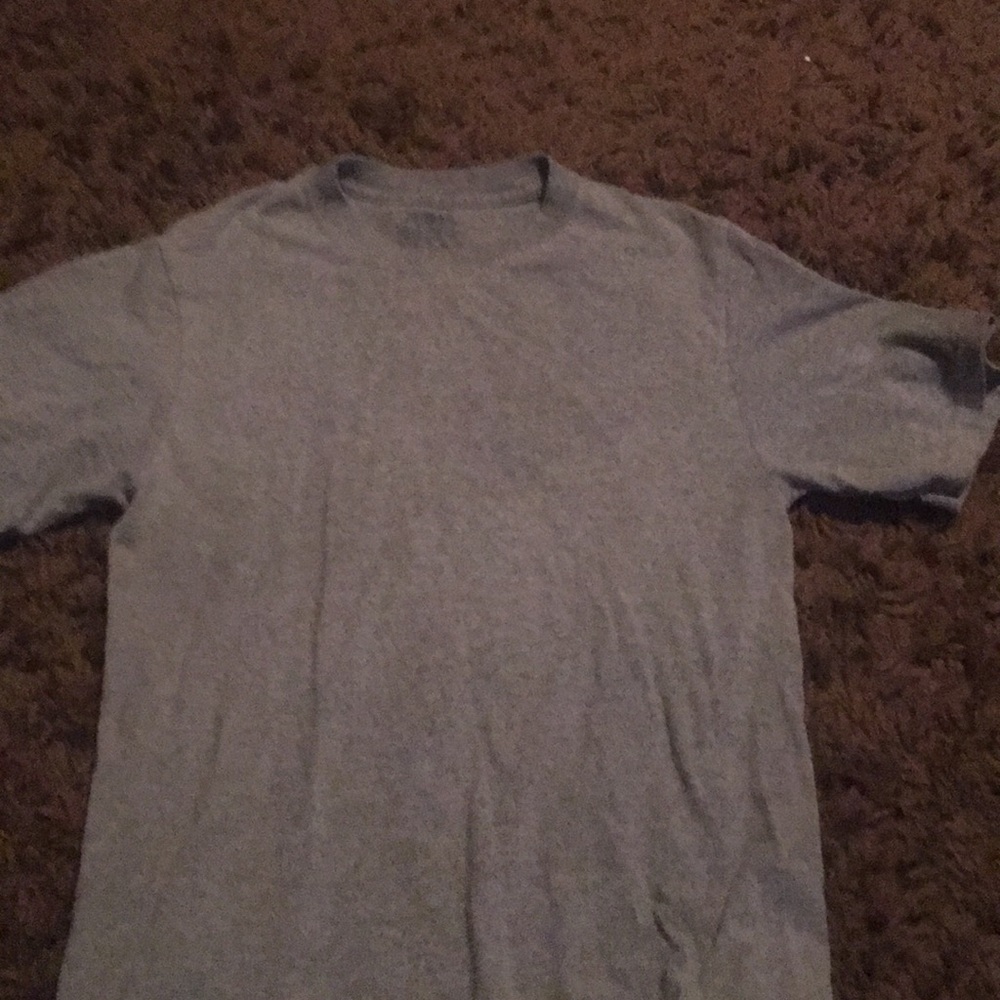 Plain gray t-shirt