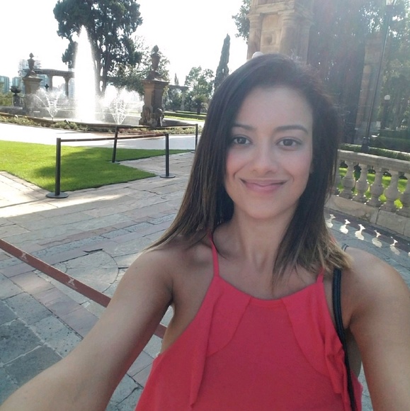 Meet your Posher, Jessica - Picture 1 of 1