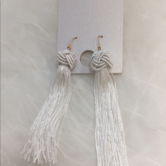 Earring - Picture 1 of 3