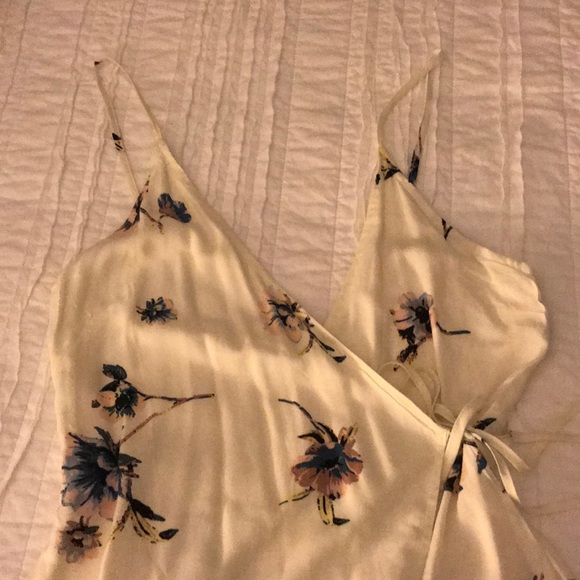 Romper 🌸 - Picture 2 of 4