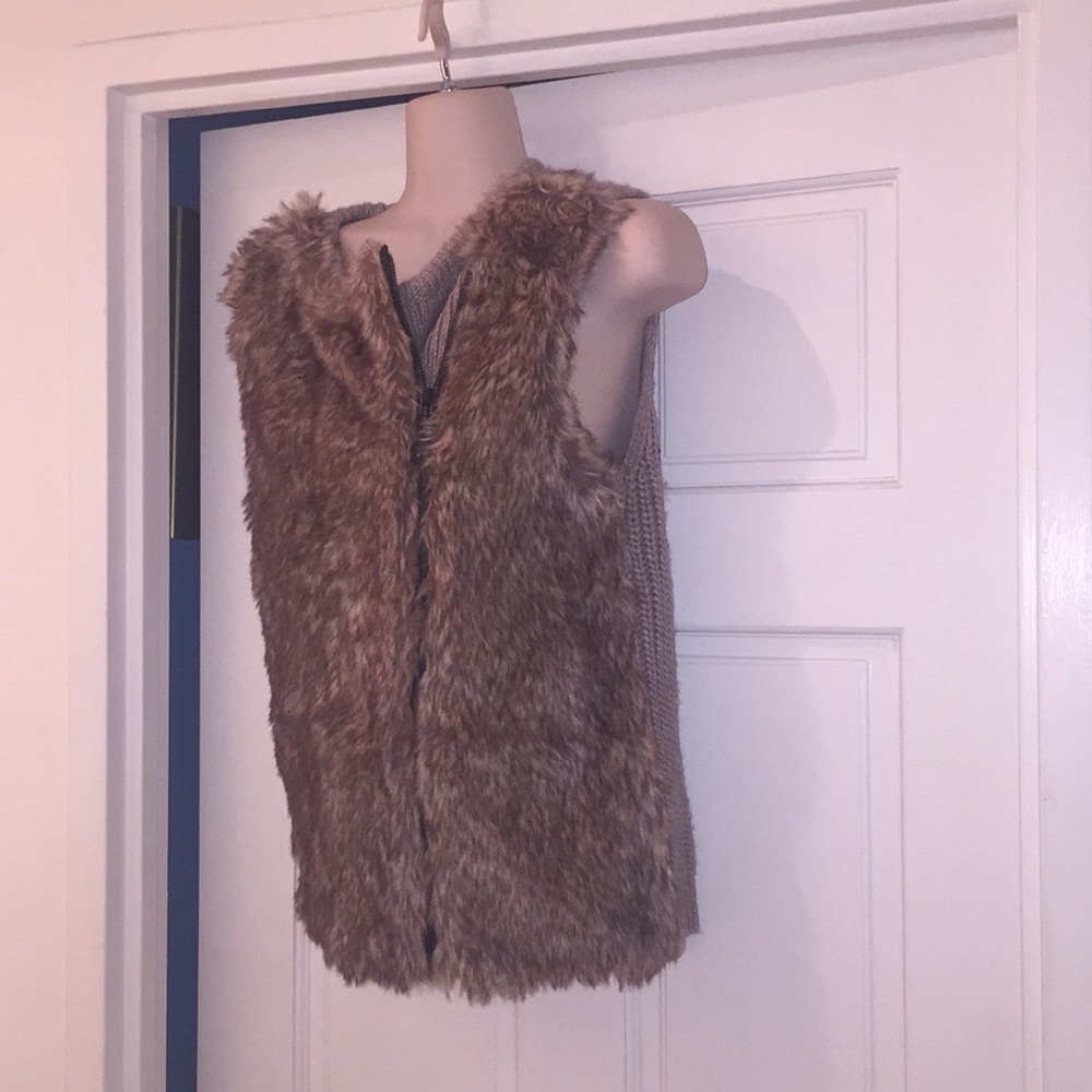 NWT Very cute Forever 21 sweater vest!