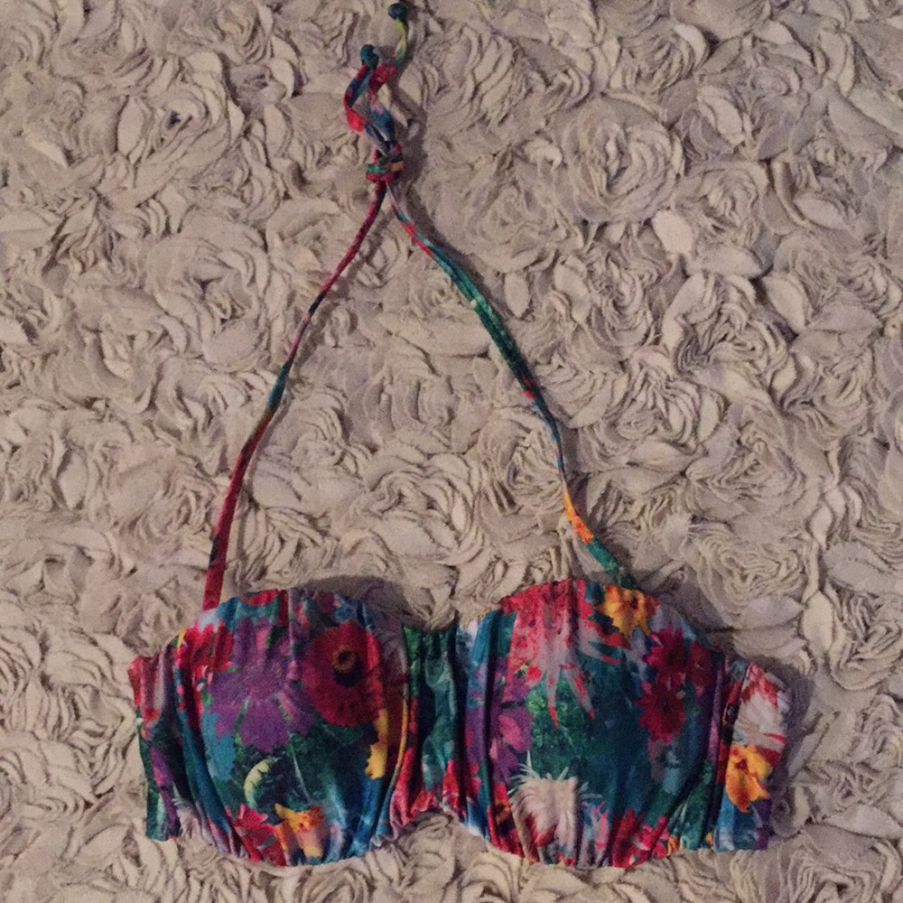 NEW Listing! Pleated Bikini Top