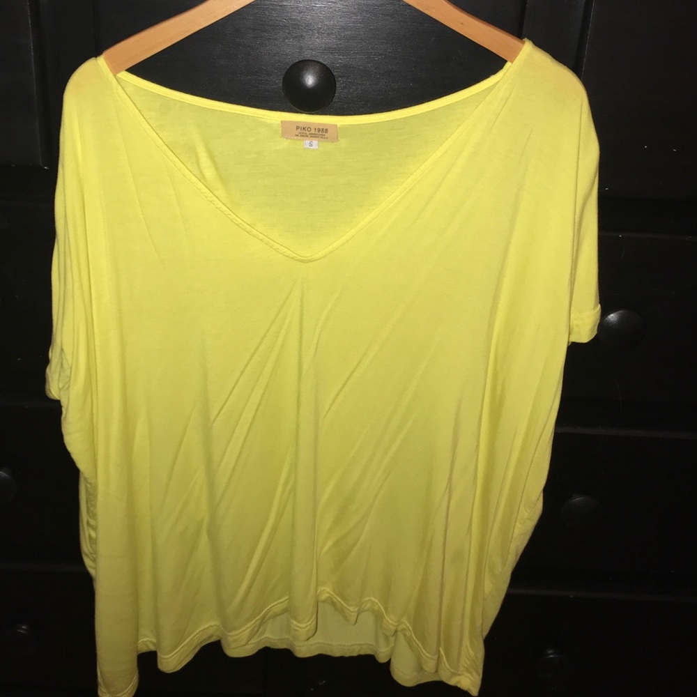 Vneck short sleeve piko
