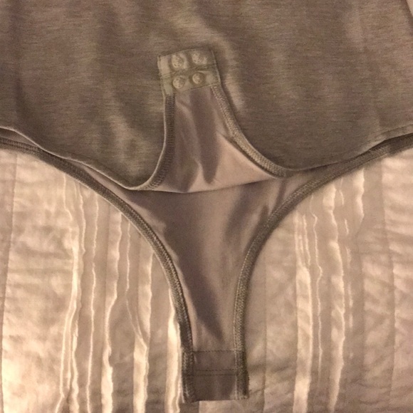 Body suit 🍂 - Picture 2 of 4