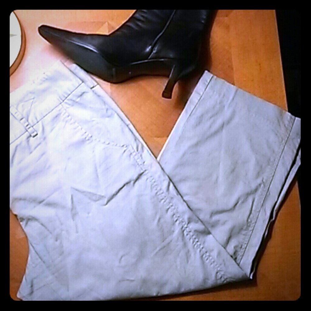 Daisy fuentes khakis