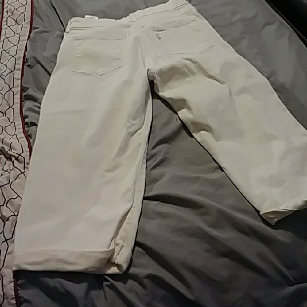 Levi Capri pants