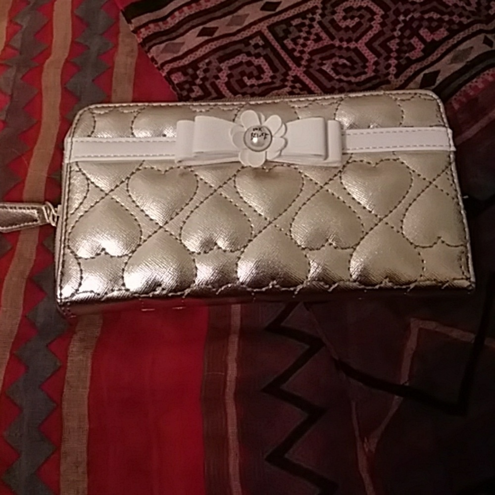 Adorable gold&white BETSEY J wallet 🎁💛NEW