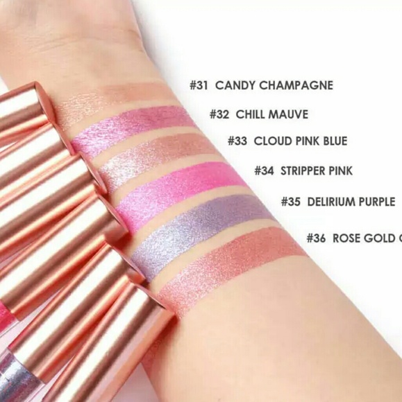 Metallic Lasting Liquid LipColor - Delirium Purple - Picture 3 of 4