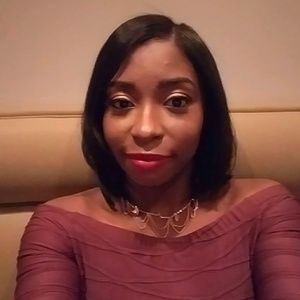 Meet your Posher, Adrianne