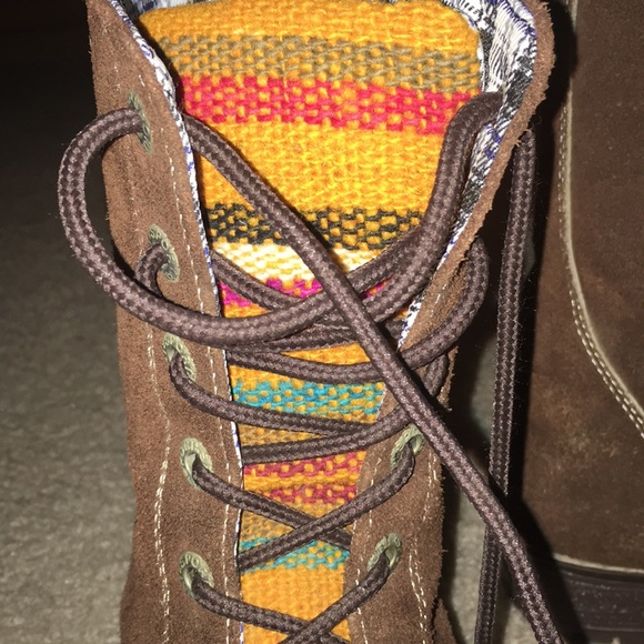 One-of-a- kind alpaca wool Ecuadorian boots - Picture 3 of 5