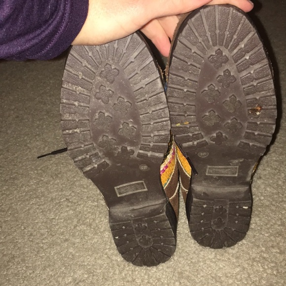 One-of-a- kind alpaca wool Ecuadorian boots - Picture 4 of 5