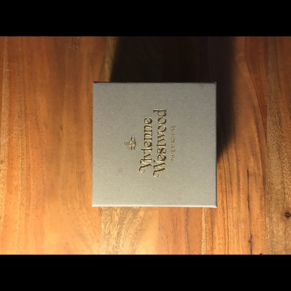 Vivienne Westwood Westminster Gold Watch  VV099GD - Picture 4 of 7