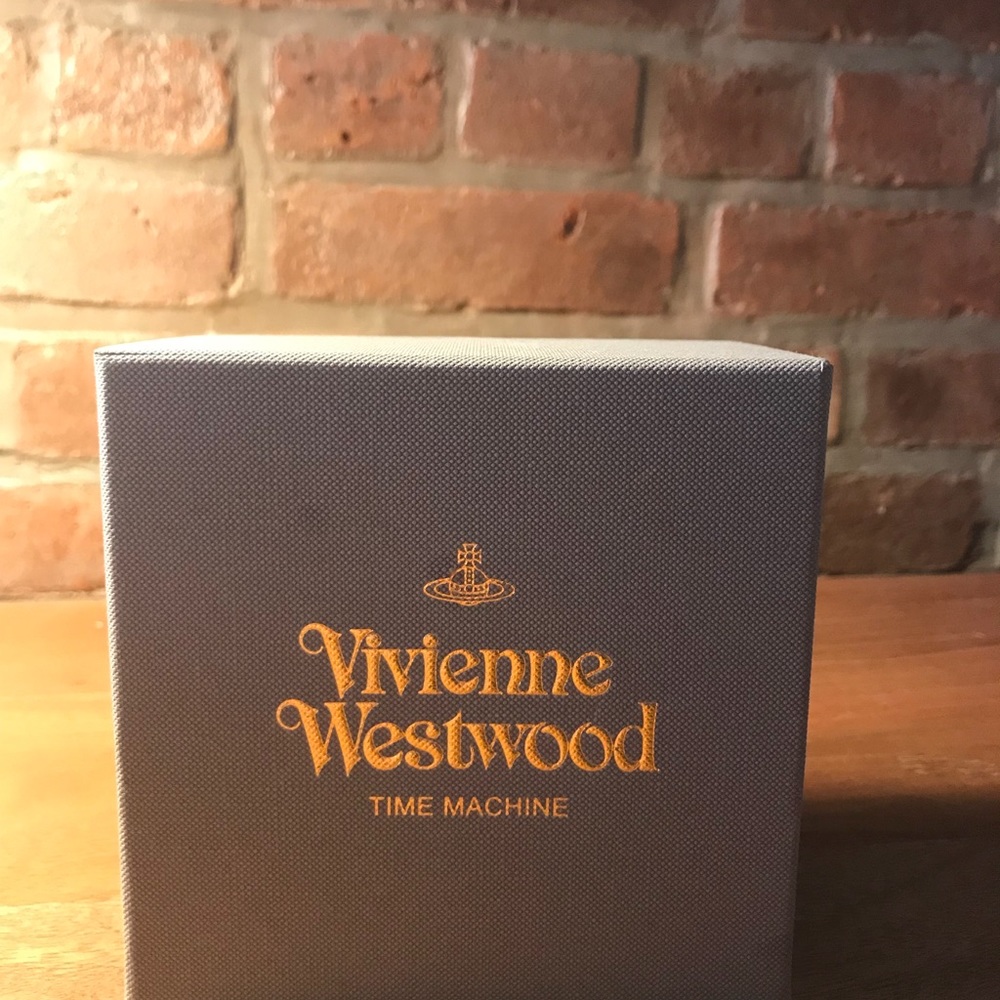 Vivienne Westwood Westminster Gold Watch  VV099GD - Picture 5 of 7