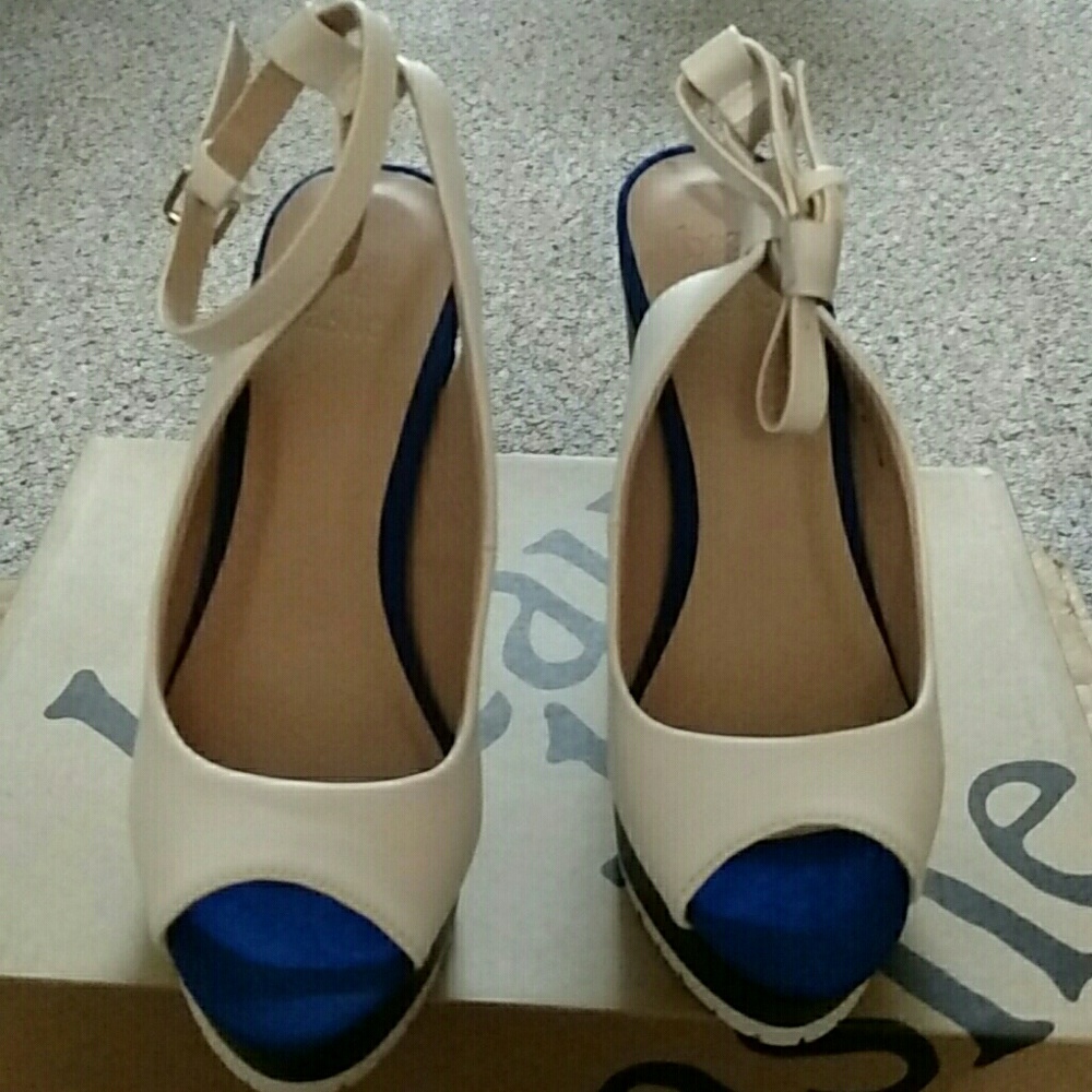 White/Blue woman heels