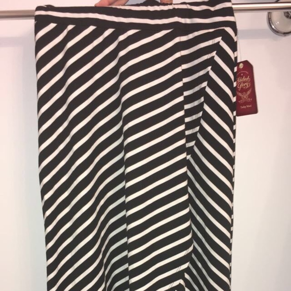 B&W Striped 3/4 Skirt