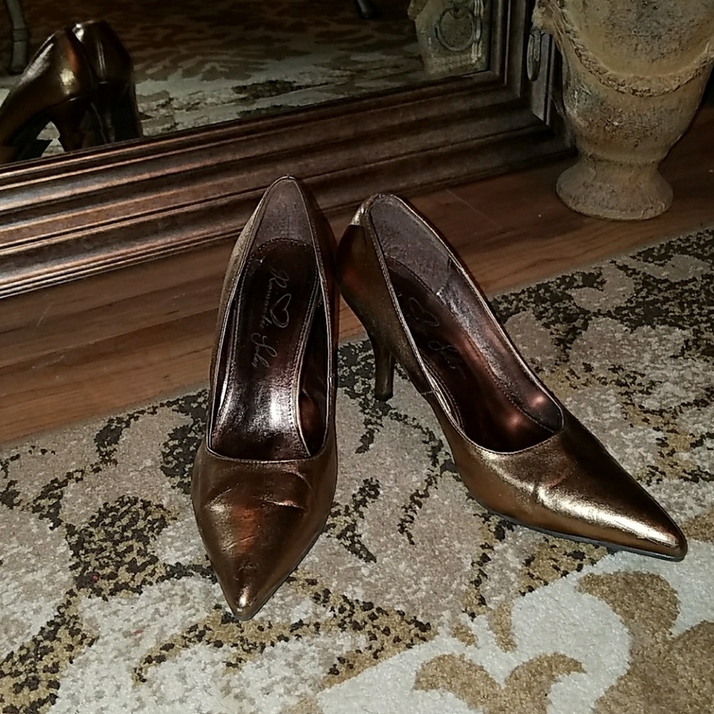 Bronze Heels - Picture 2 of 2