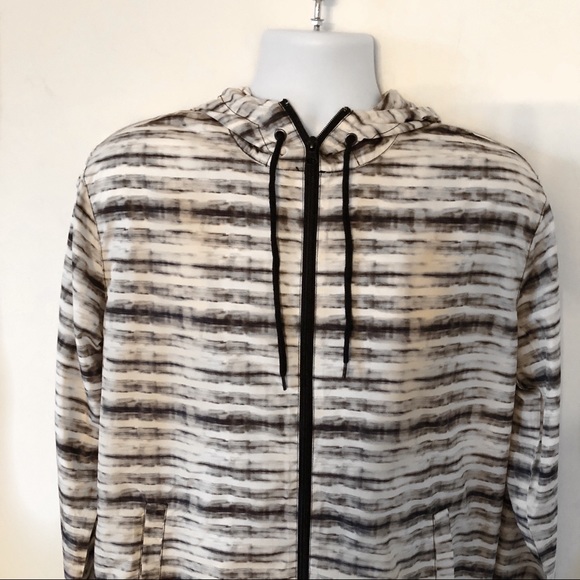 Striped Windbreaker black and White - Picture 2 of 3