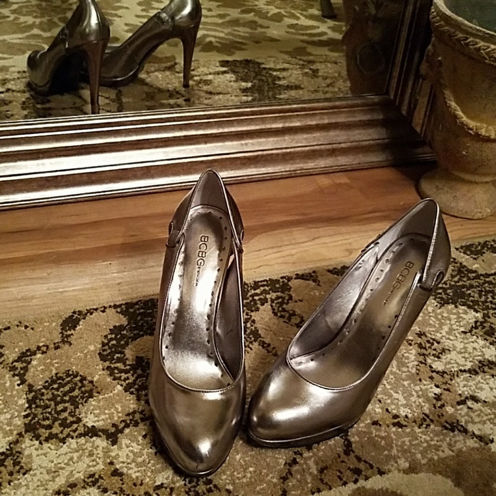 Pewter BCBG Pumps