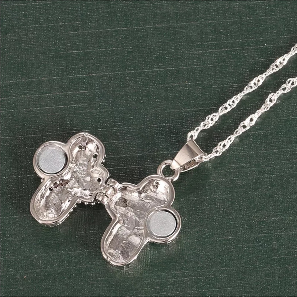🌷🌷🌷Prayer Box cross necklace - Picture 2 of 4