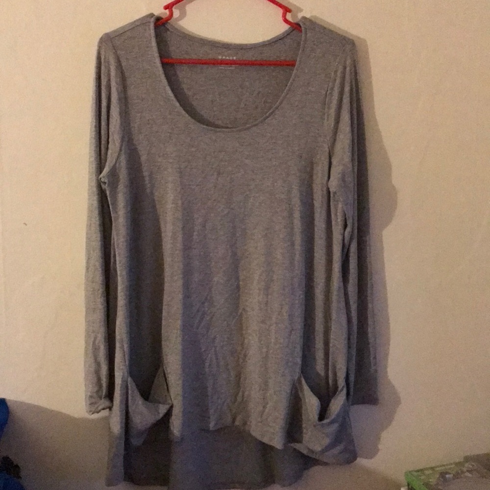 Great top to pair with your favorite leggings!