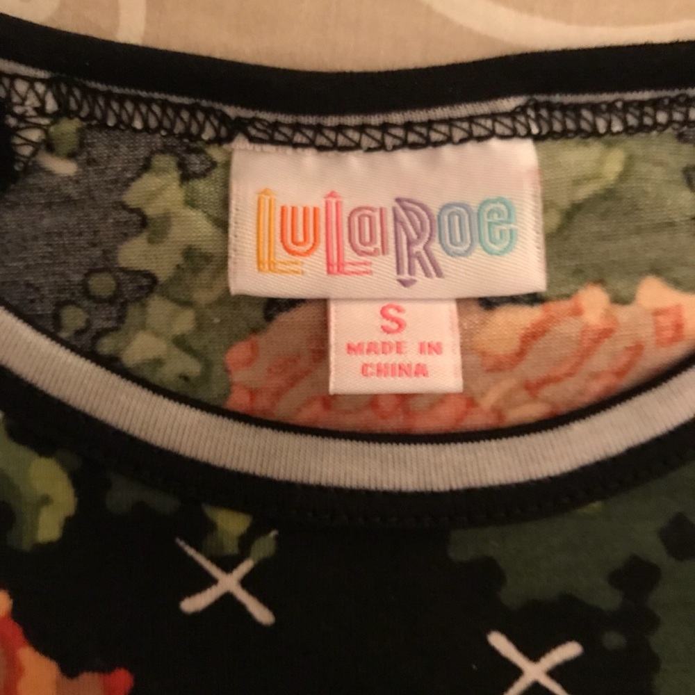 SOLD Lularoe Randy Shirt with Roses - Picture 4 of 7