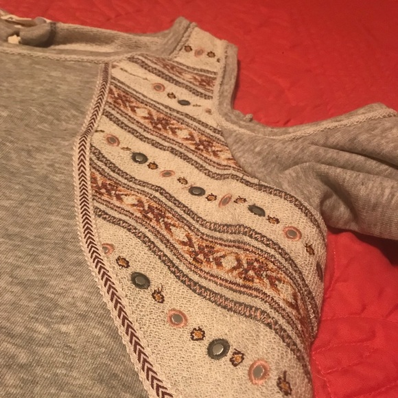 NWOT Plus Size Tribal cut out sweatshirt 2x - Picture 7 of 8