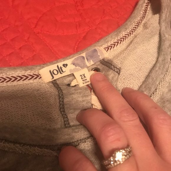 NWOT Plus Size Tribal cut out sweatshirt 2x - Picture 8 of 8