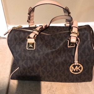 Micheal Kors large signature satchel