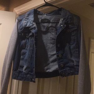 Jean jacket with cloth sleeves