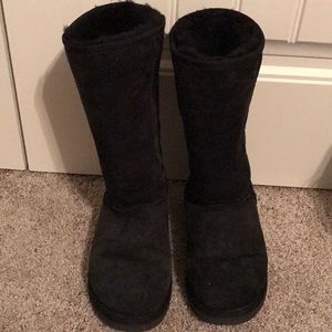 Gently used UGGS