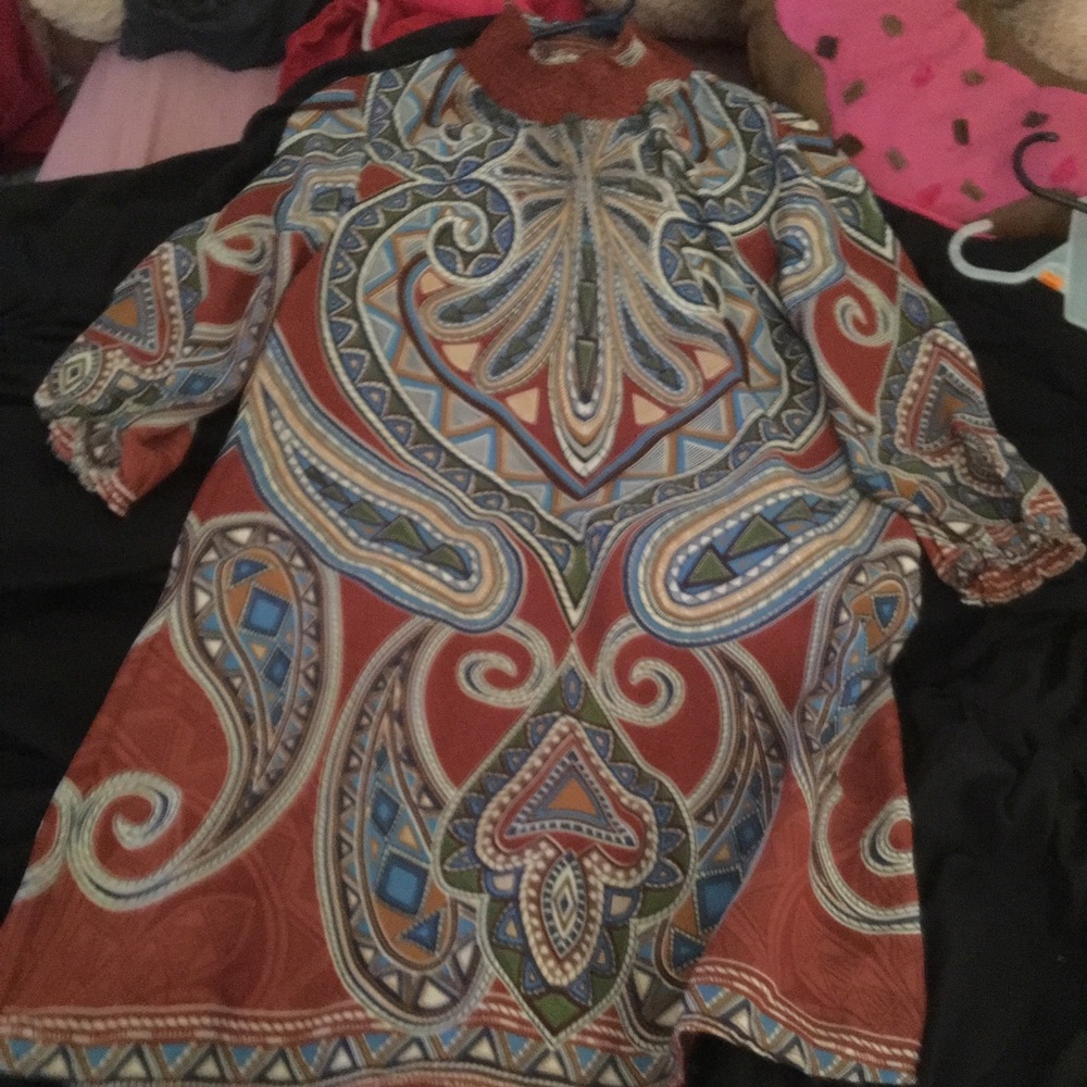 Multi colored and designed box fitting dress.