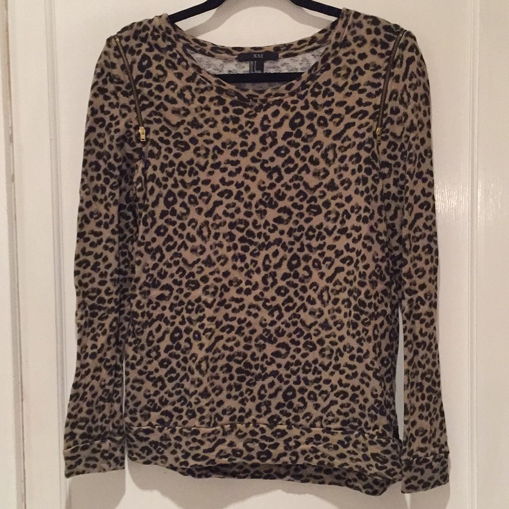Cheetah sweater with shoulder zippers